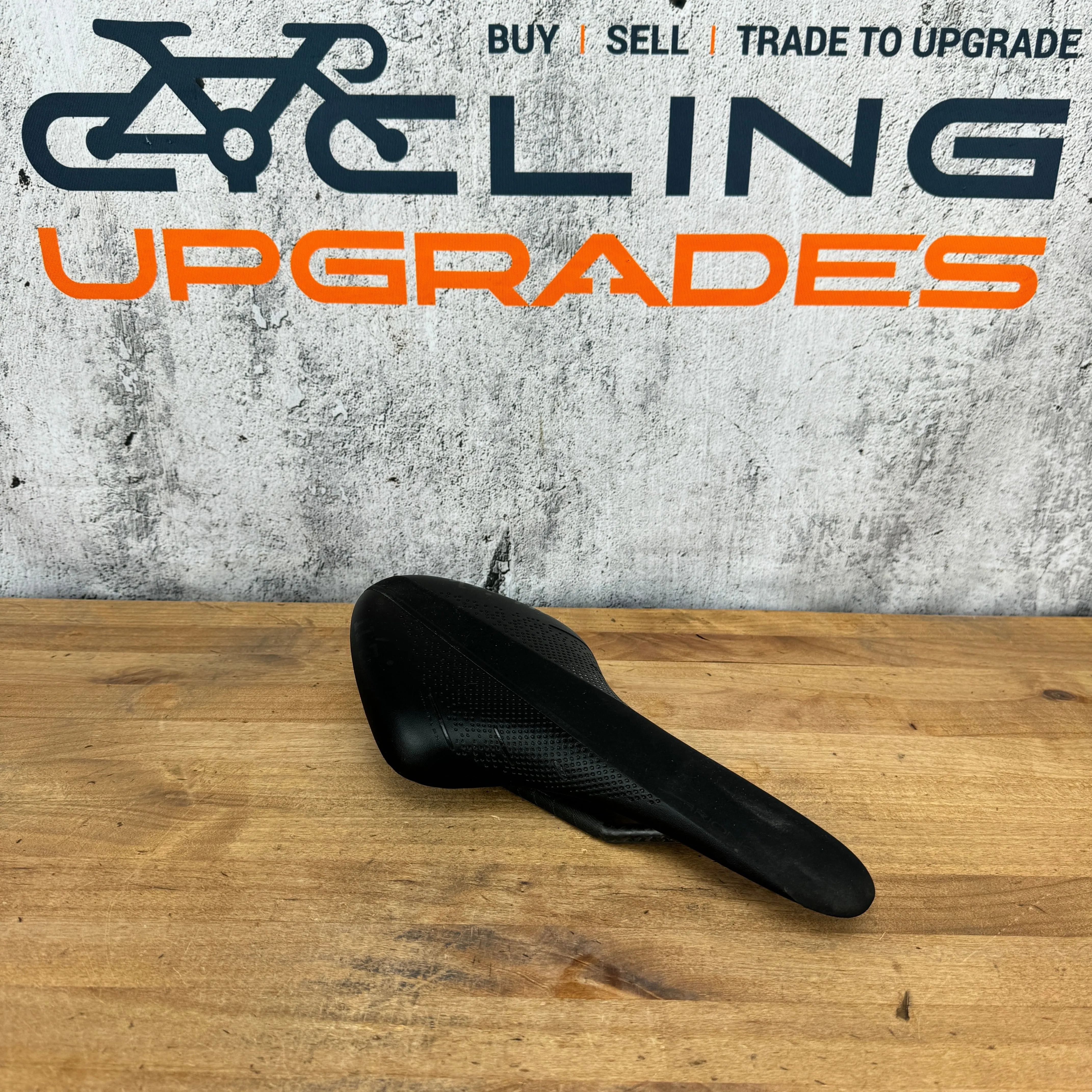 Fizik Arione R1 7x9mm Carbon Rails Large 140mm Bike Saddle 180g