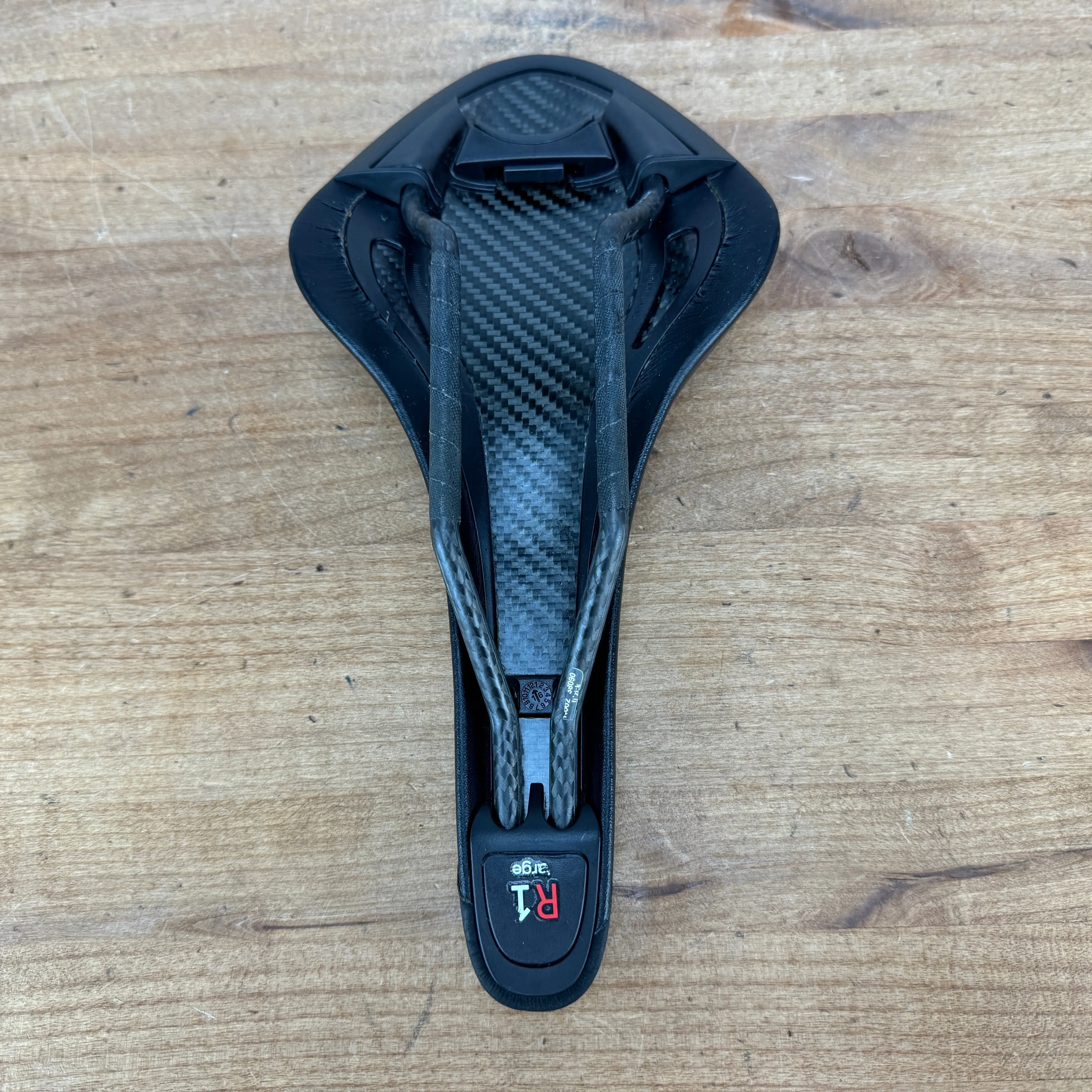 Fizik Arione R1 7x9mm Carbon Rails Large 140mm Bike Saddle 180g