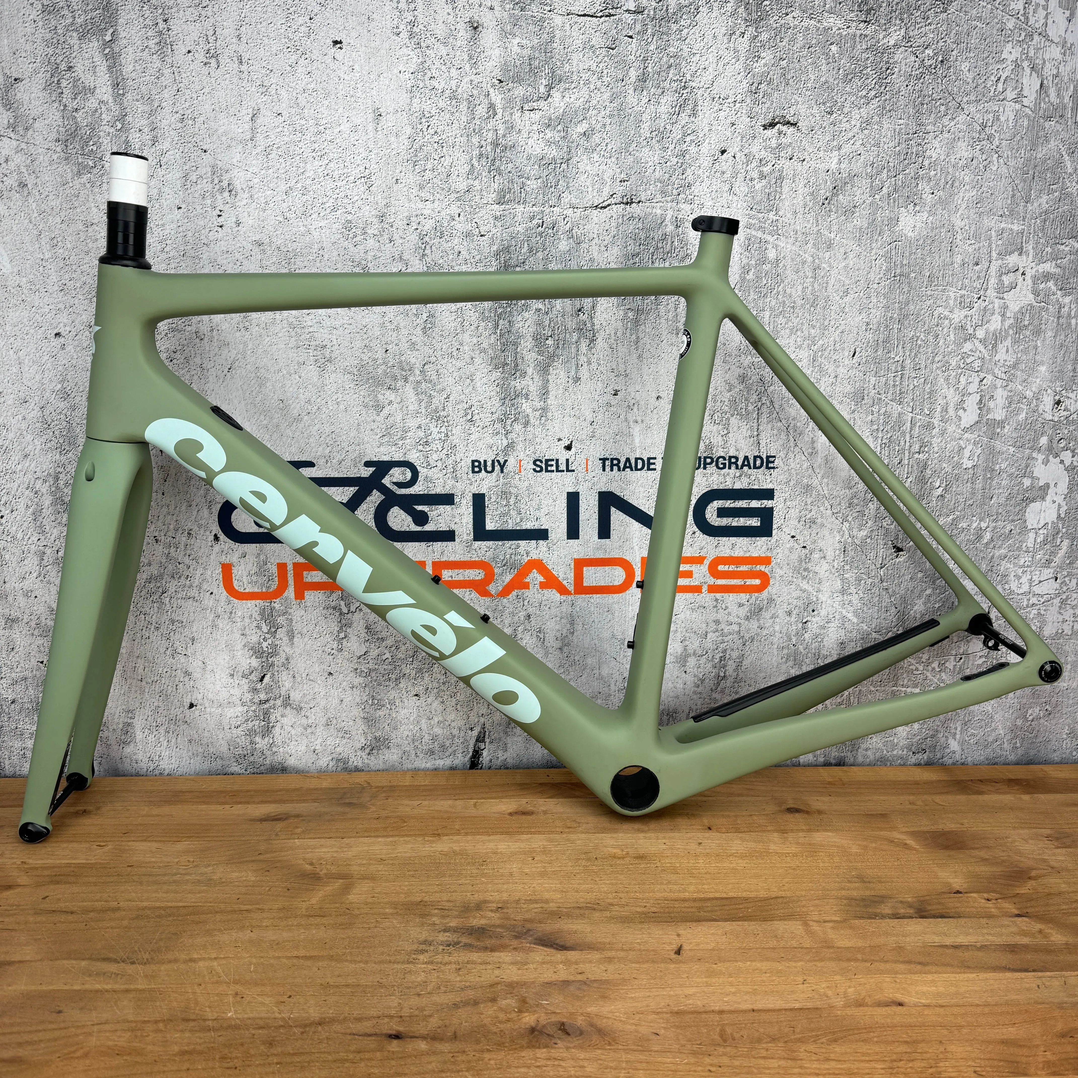 Low Mile! 2022 Cervelo R-Series 56cm Carbon Disc Frameset 700c Moss/Seafoam