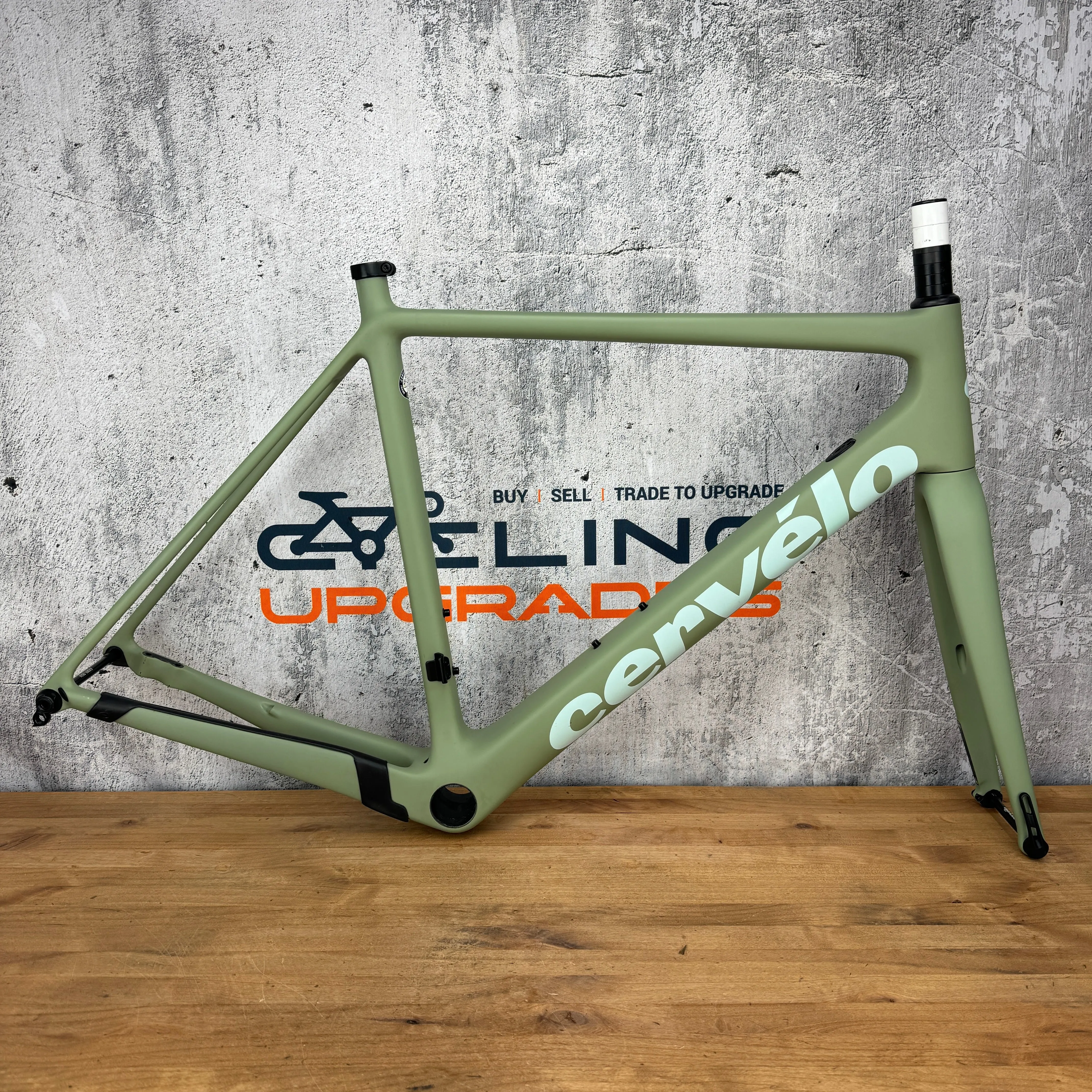 Low Mile! 2022 Cervelo R-Series 56cm Carbon Disc Frameset 700c Moss/Seafoam