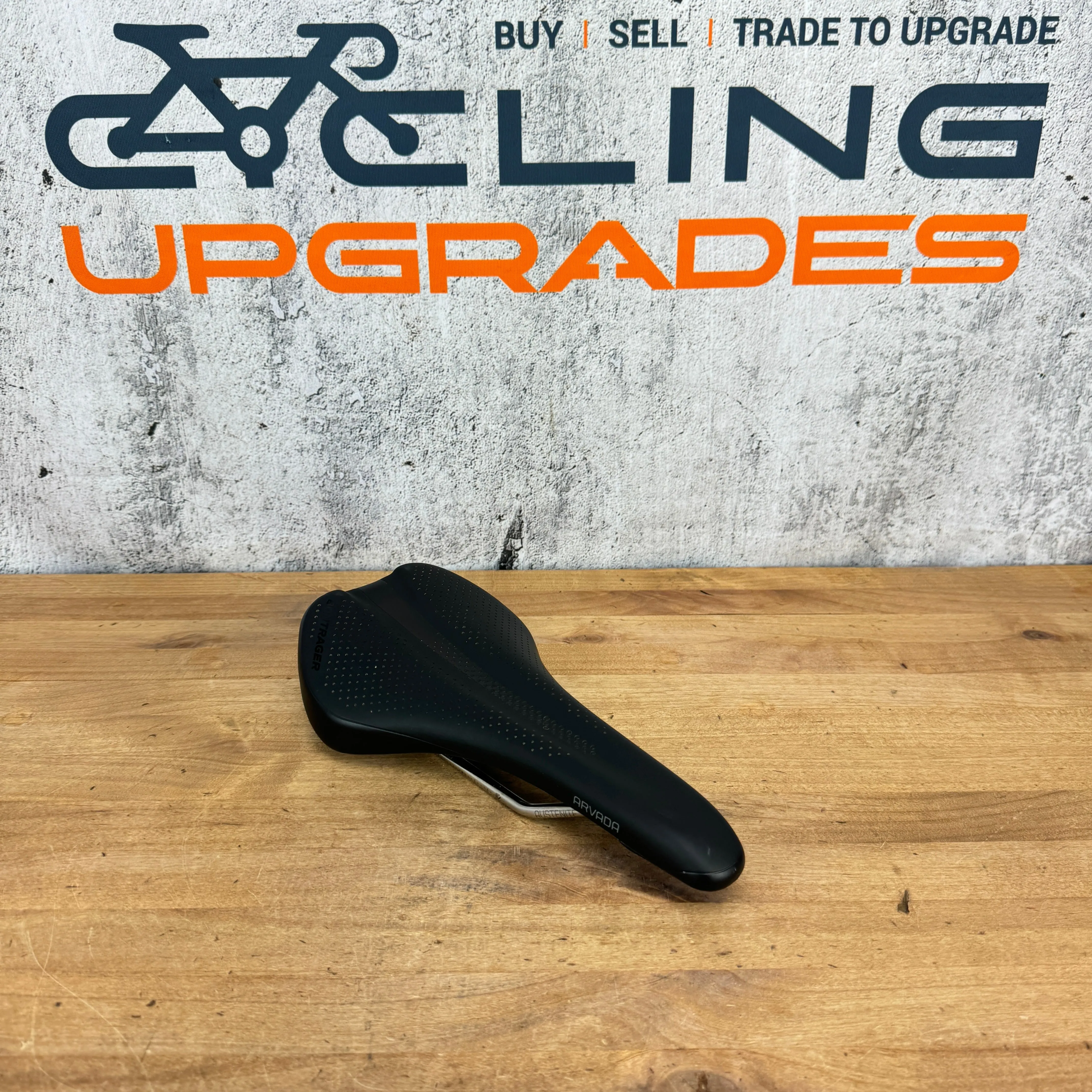 Low Mile! Bontrager Arvada Elite 138mm 7x7mm Austenite Rails Bike Saddle 238g