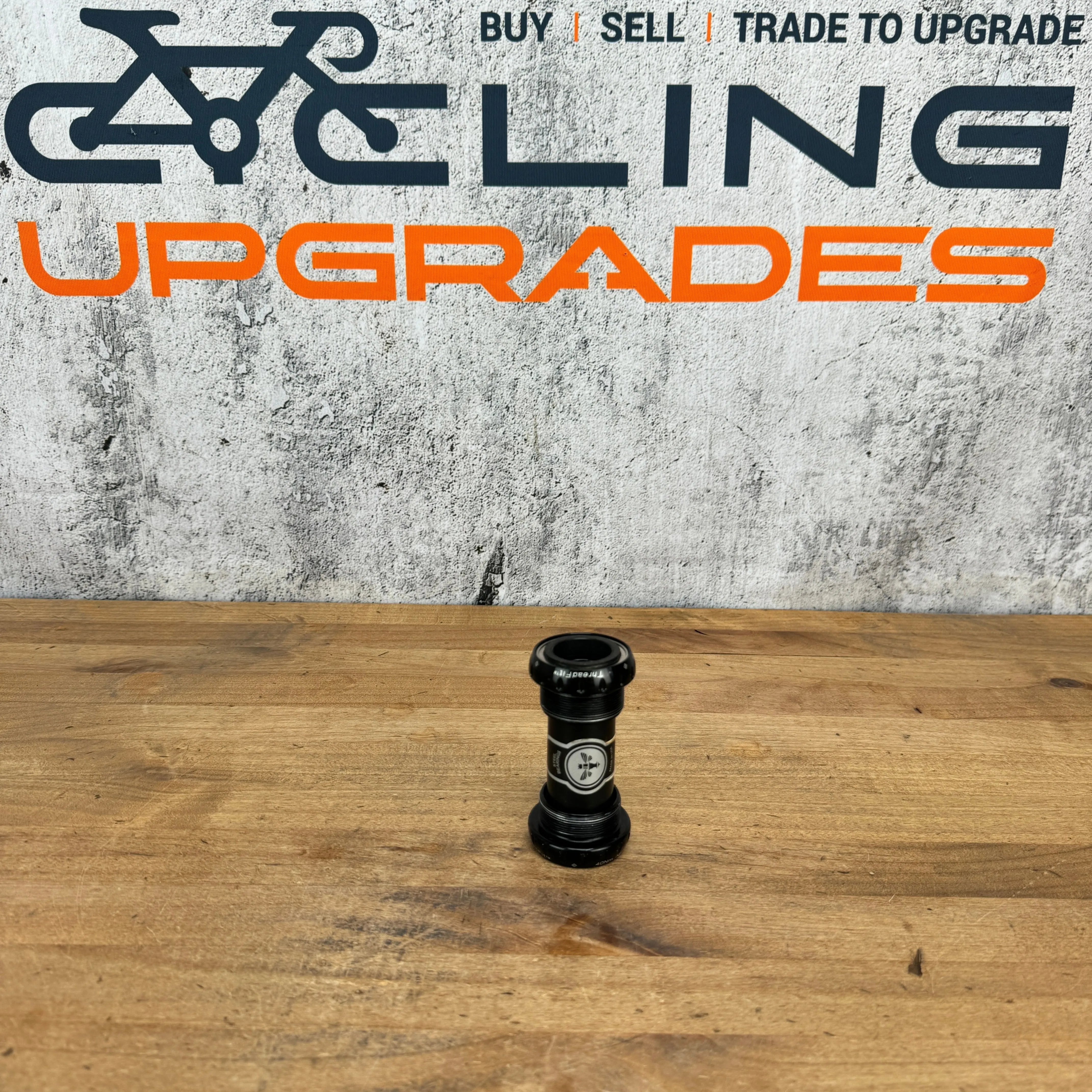 Low Mile! Chris King Threadfit BSA Bottom Bracket for Shimano 24mm Gloss Black