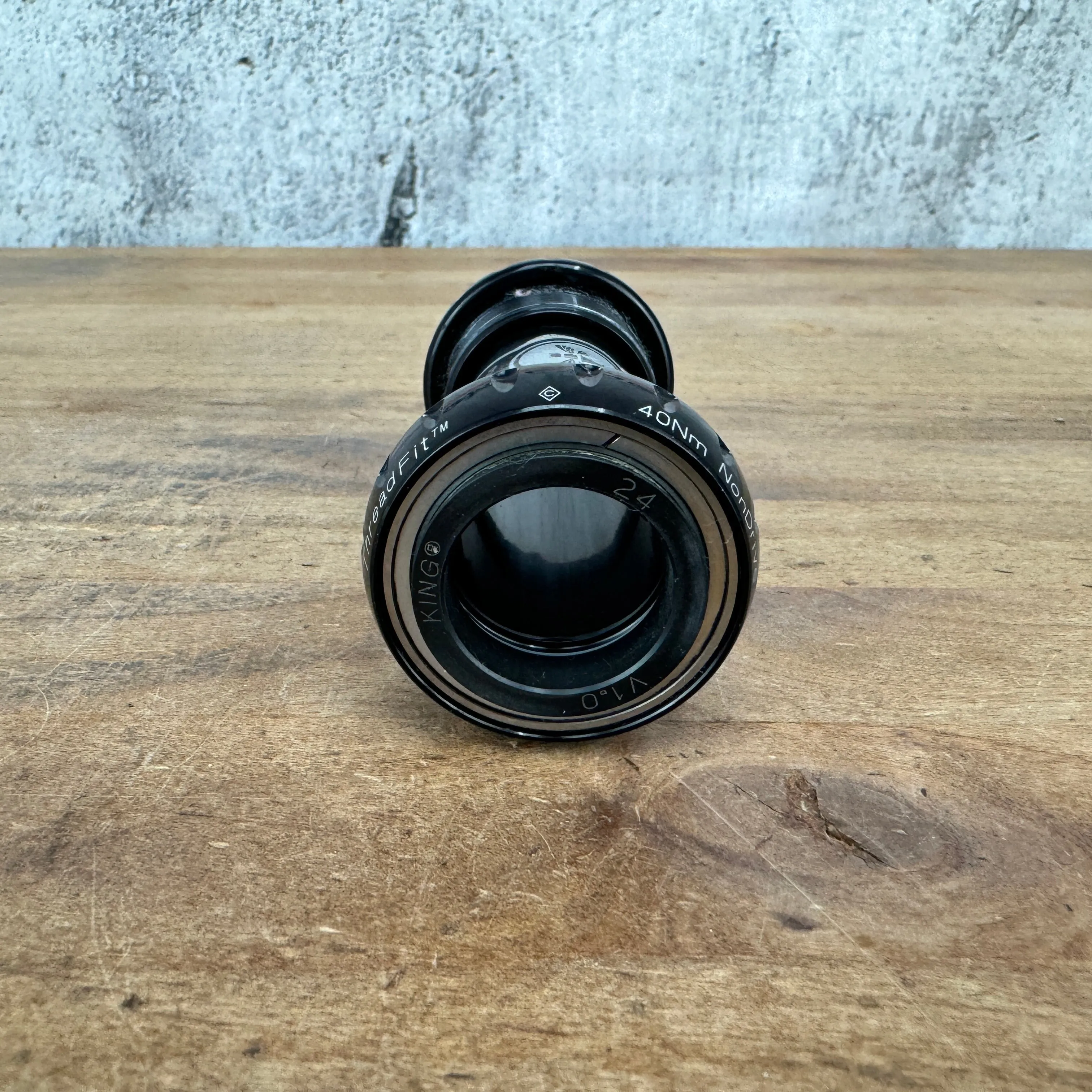 Low Mile! Chris King Threadfit BSA Bottom Bracket for Shimano 24mm Gloss Black